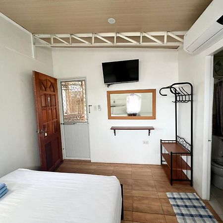 Balai Tinay Guesthouse Легазпи Стая снимка