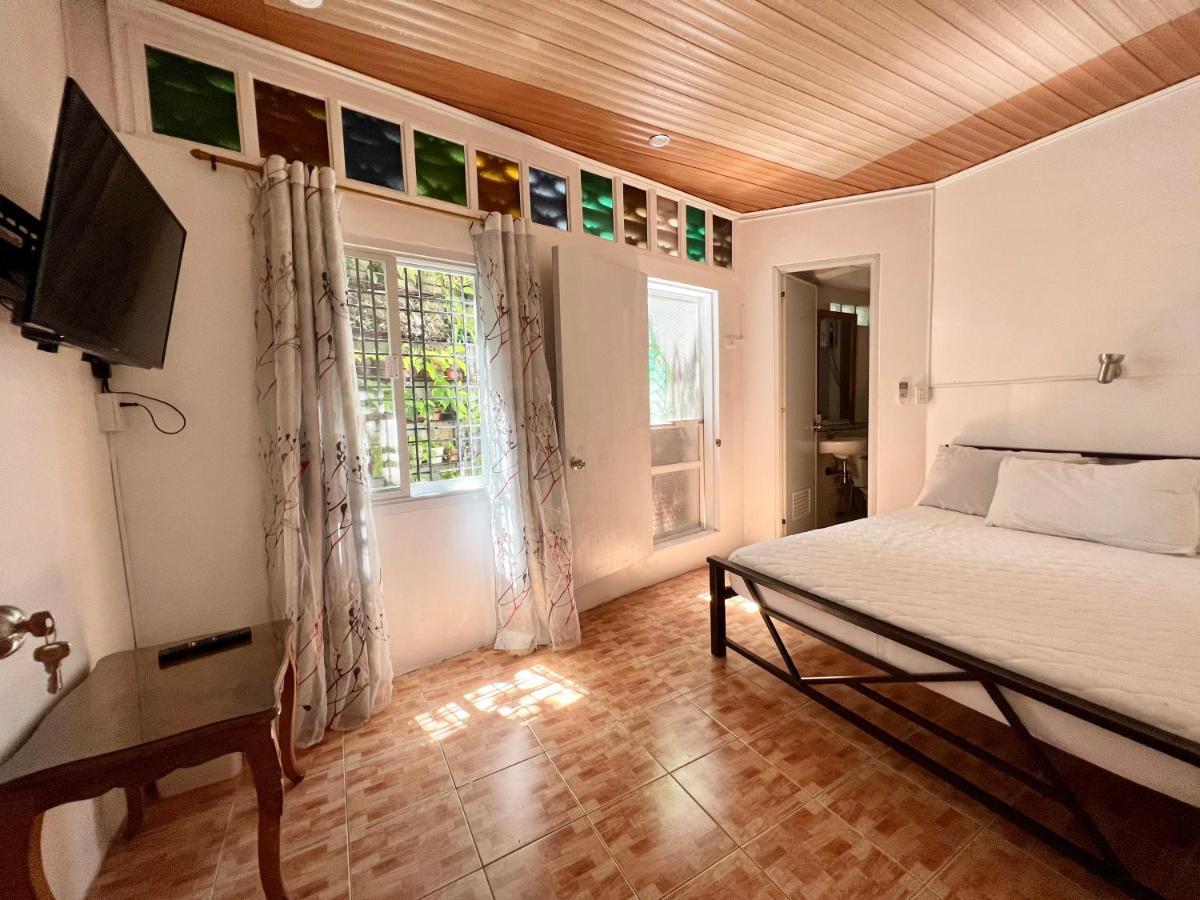 Balai Tinay Guesthouse Легазпи Стая снимка