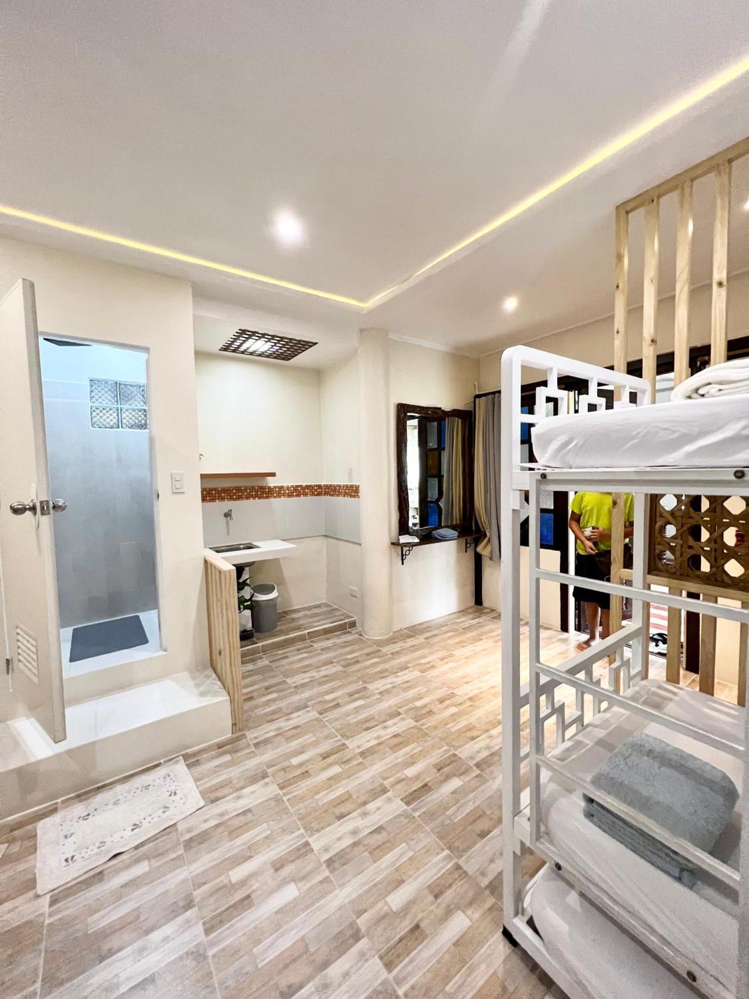 Balai Tinay Guesthouse Легазпи Стая снимка