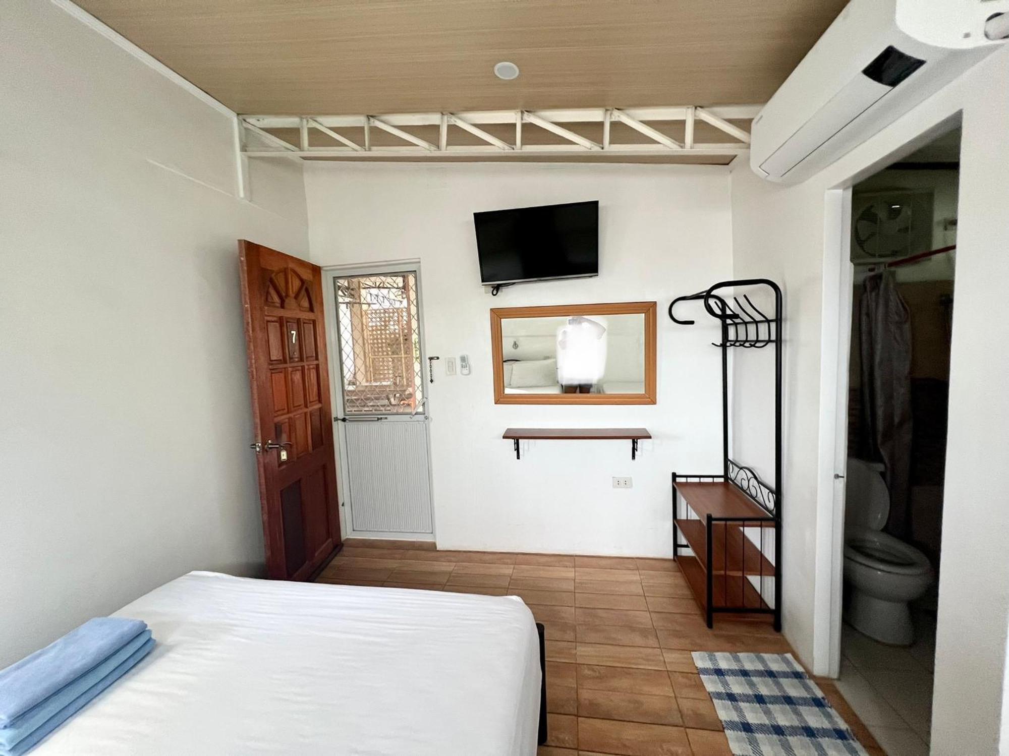 Balai Tinay Guesthouse Легазпи Стая снимка